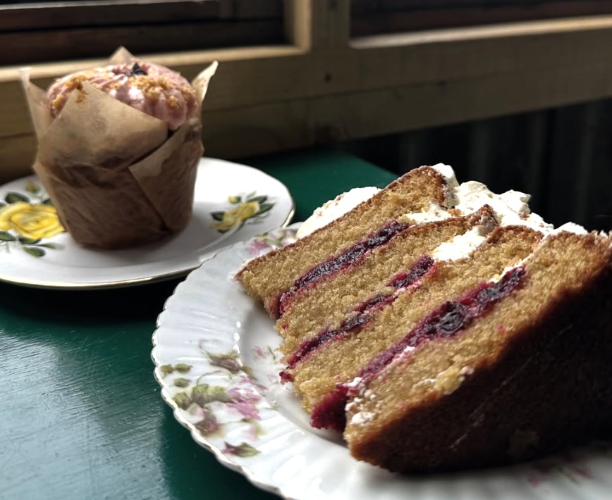 Artisan cakes and muffins at the Street Croft Farm caf&eacute;